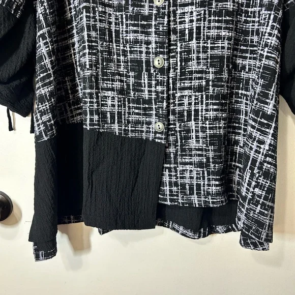 Ali Miles Womens Plus Black Short Sleeve Button Up Asymmetrical Blouse Sz 2X - Picture 3 of 10